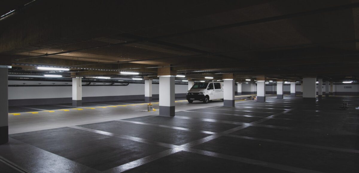 oświetlenie parkingu podziemnego